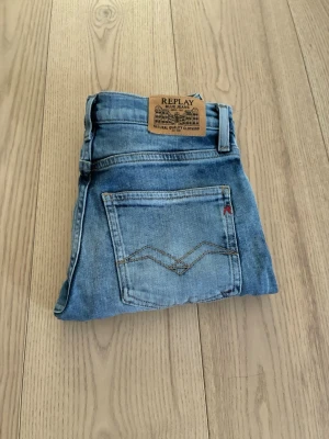 Ljusblåa Replay jeans - Nästan Helt oanvända!