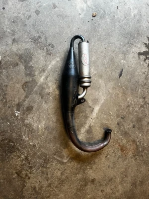 Leovince tt rör till slider  - Säljer ett avgassystem till Yamaha slider,  Passar dig som vill uppgradera eller byta ut ditt nuvarande system. ( plugg finns) 