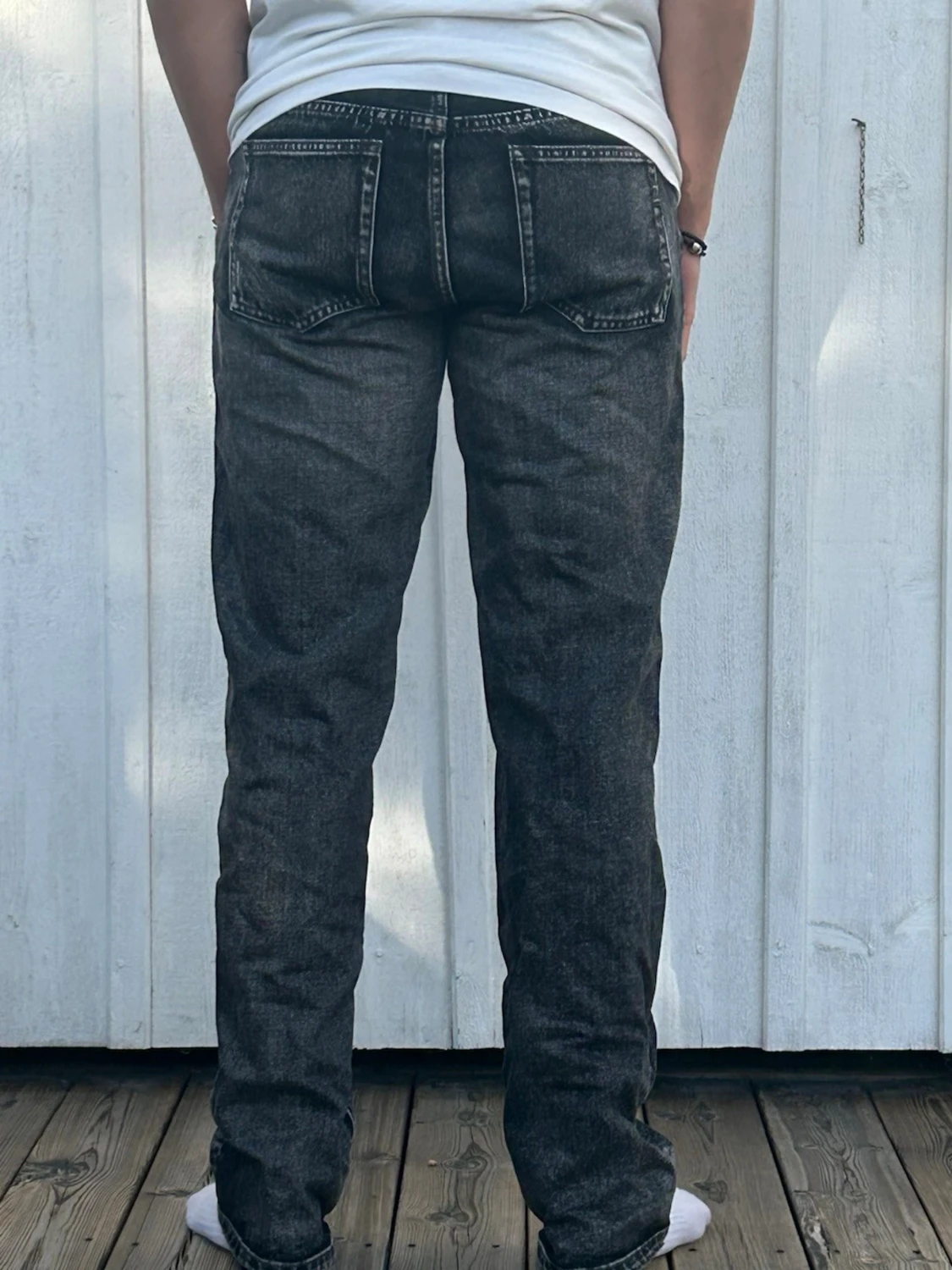 Svarta raka jeans med tvättad look - 2
