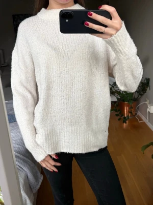 Vit  stickad tröja - Stickad tröja från Lager 157, köpt för några år sedan men i bra skick!☺️