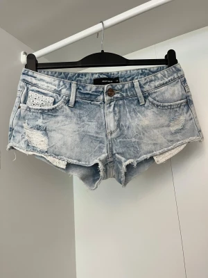 Säljer endast tillsammans med något annat  - Lågmidjade short Tally Weijl, går att köpa i bundle med något annat💞