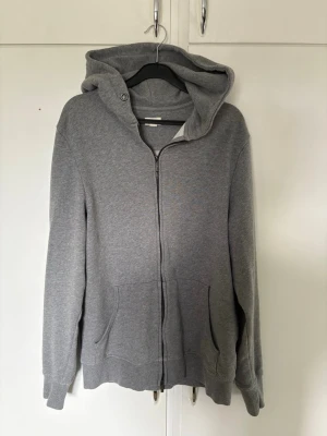 Zip hoodie från The Product - Fräsch Zip hoodie. Väldigt bra skick då jag inte använt den så mycket. 
