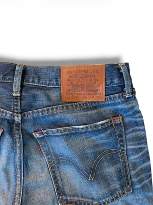 Rare Japanese Market Levis Lot 702 jeans - Rare Japanese Market Levis Lot 702 jeans i storlek W33/L32. Mycket bra skicka, förutom lite heelbite men verkligen inte något man märker. Skriv i DM om intresserad, kan även skicka fler bilder. 