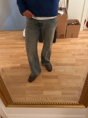 Vintage jeans  - Säljer ett par urtvättade blå vintage jeans köpta i Italien för ett par år sedan, dem funkar perfekt för dig som bär jeans i sizes 31 | 32 och skulle säga att det är dem fetaste jeansen jag äger för tillfället.