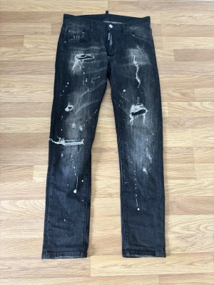 D2squared Jeans  - De är använd 1-2 gånger och sitter bra.