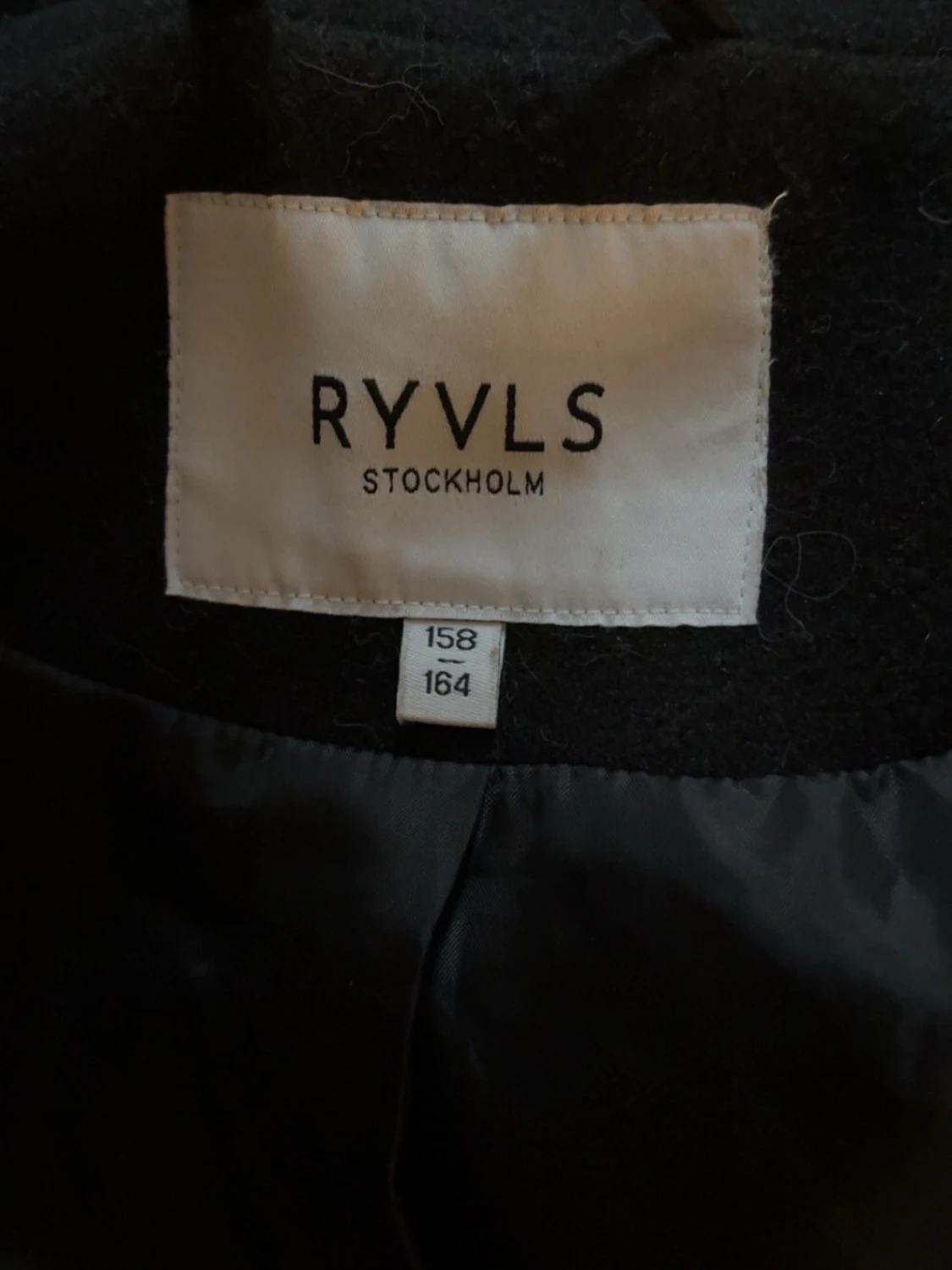 Svart kappa med knytskärp - 3