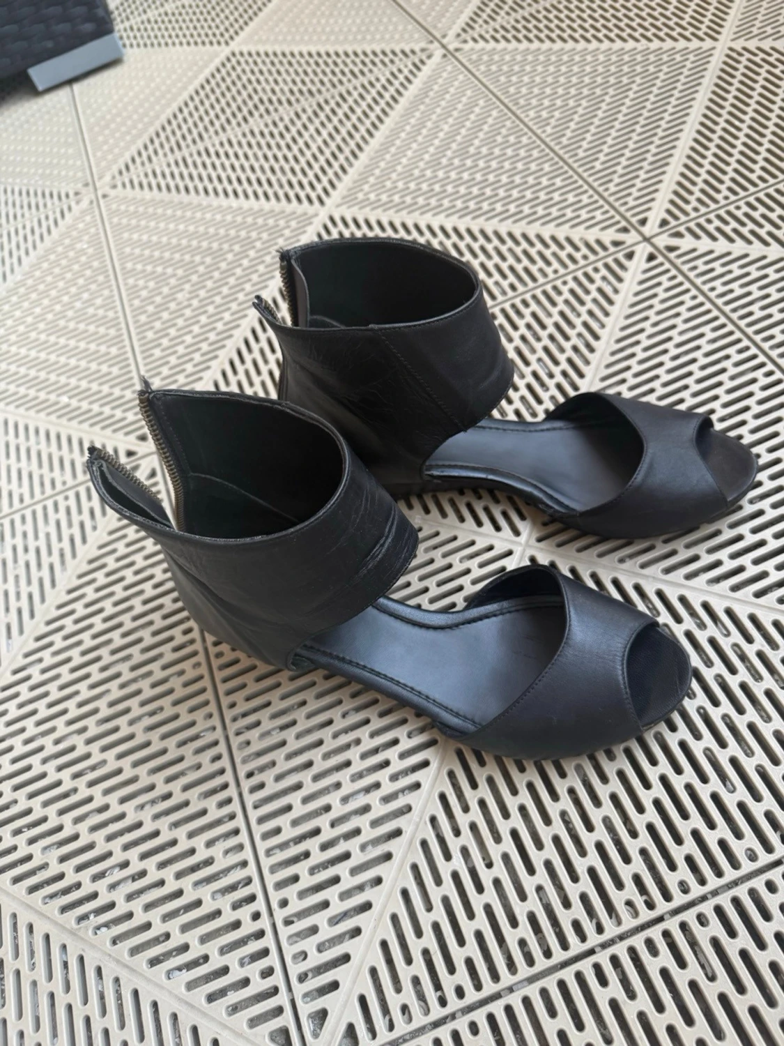 Svarta sandaler med hög ankelrem - 5