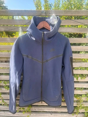 Nike Tech Fleece  - Nike Tech Fleece. Nike. Nypris ~ 999