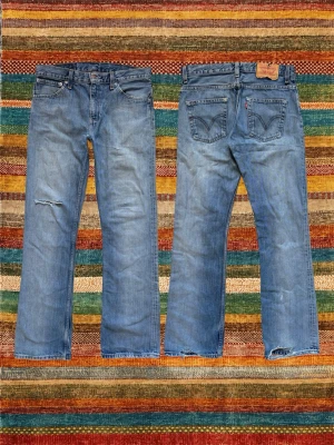 *Bootcut* Levi’s 507  - Ett par extremt snygga Levi’s jeans med en trevlig wash! Modellen kallas 507 och sitter med bootcut! Storlek 31/34, utgå från måtten på sista bilden. Hör av dig vid frågor! 