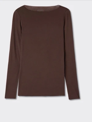 Intimissimi tröja - Mörkbrun långärmad topp med rund halsringning och slim passform. Tillverkad i mjuk bomull som känns skön mot huden. Enkel och stilren design som passar till många olika outfits.