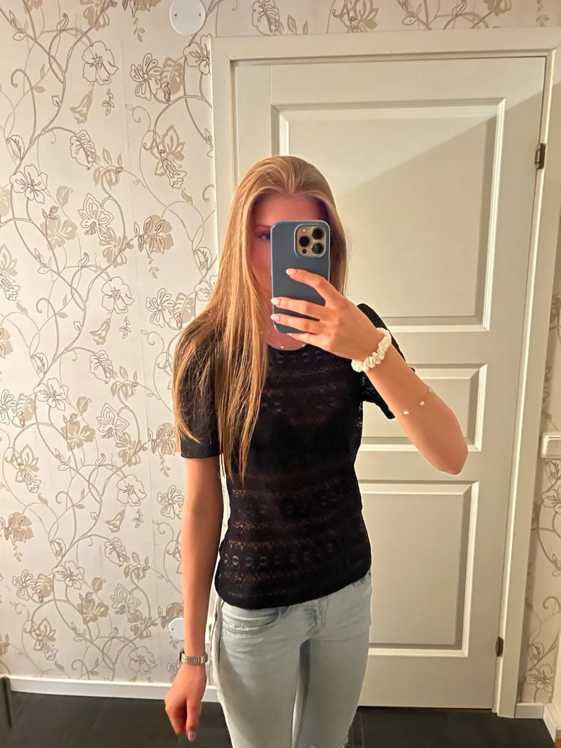 Svart spetsig topp med kort ärm - 2