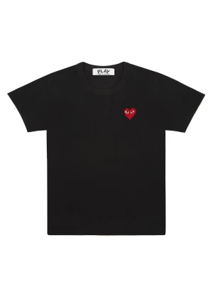 Svart t-shirt med rött hjärta - Snygg svart t-shirt med ett litet rött hjärta med ögon broderat på bröstet. Klassisk rund hals och korta ärmar. Perfekt basplagg med en twist som passar till allt.