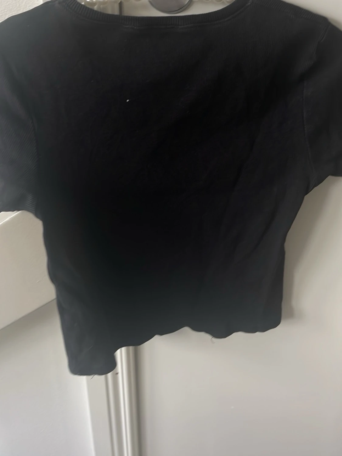 Svart t-shirt med draktryck - 1