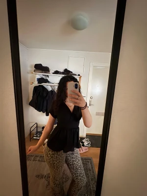 Gina tricot leopard jeans  - Använt bara ett få antal gånger 