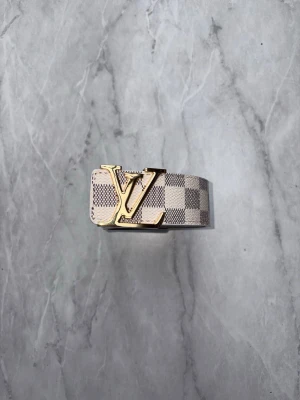 Lv bälte  - Ett premium bälte perfekt för alla tillfällen!