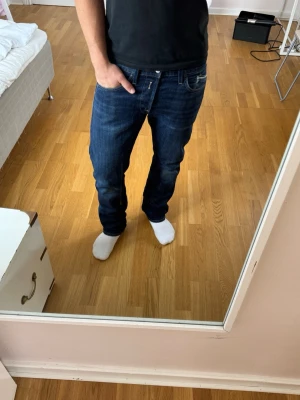 Replay Waitom jeans  - Replay Jeans | Bra skick | Storlek 33/32 | Pris - 549kr | Modellen är ca 180cm lång | Hör av dig vid minsta fråga eller fundering!!