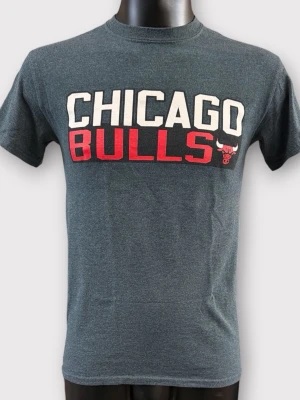 Chicago Bulls - Gibson T-Shirt Stl: S - Officiell merch. Bra skick. Storlek:S