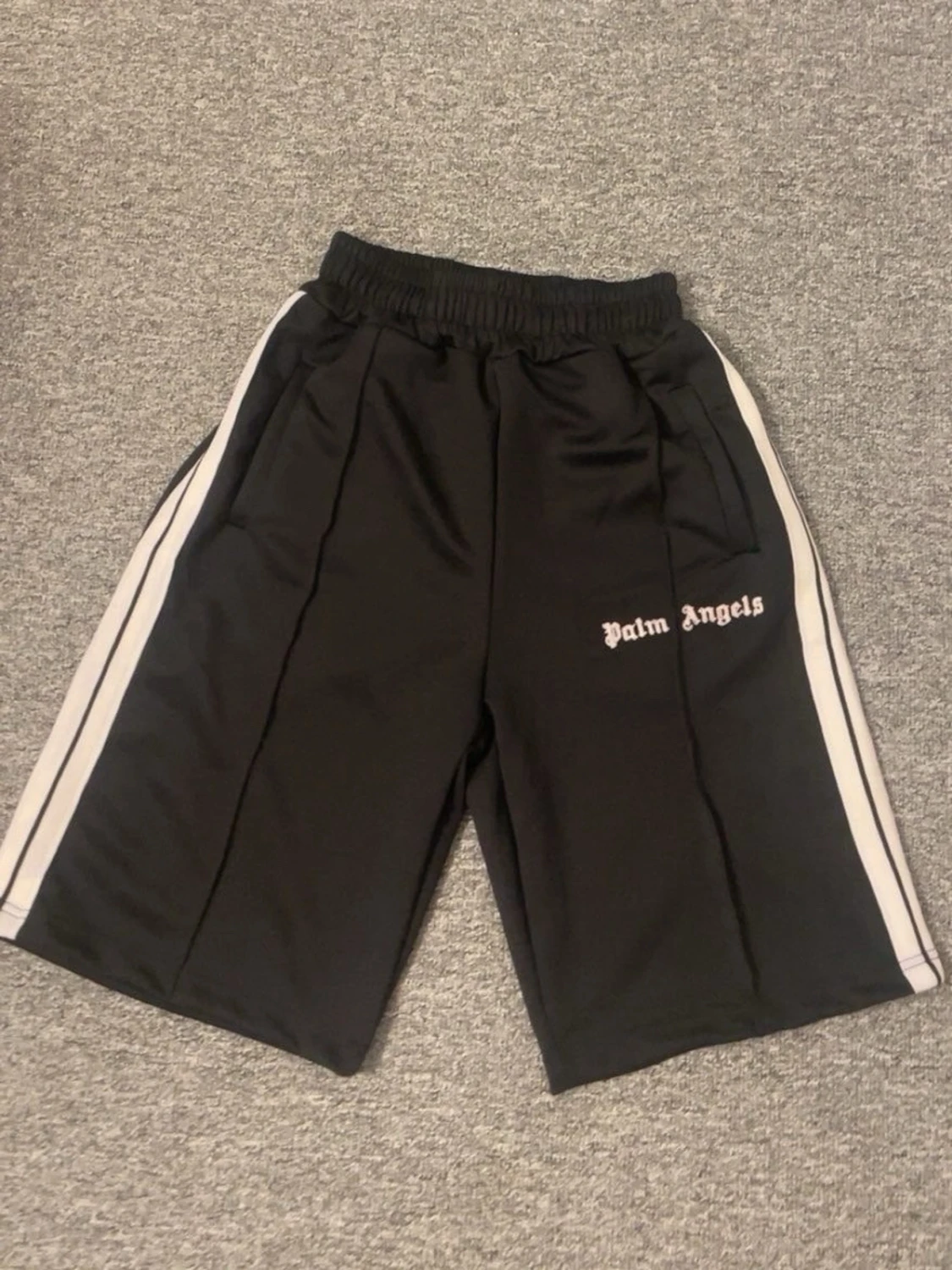 Palm Angels svarta shorts med vita ränder