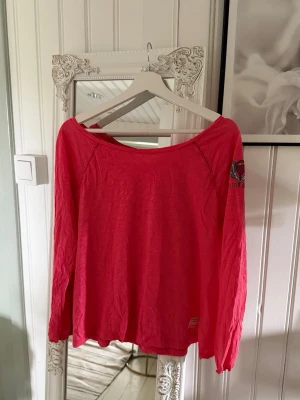 Rosa långärmad topp Odd Molly🩷 - En så så snygg rosa långärmad topp med bred urringning och mörka snören framtill🤗🩷🩷