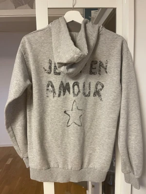 Hoodie  - Hoodie från Gina Young, snören är borta