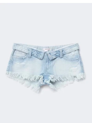 Jeans shorts - Säljer dessa shorts som jag köpte men de var fel storlek. Därför säljer jag de. Endast provade inte använda.