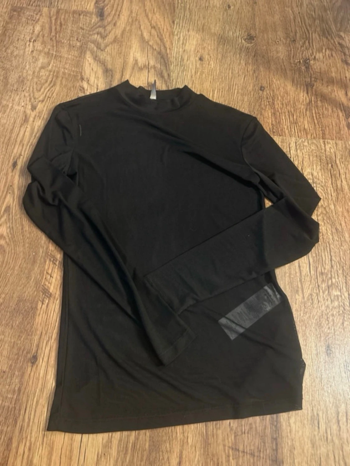 Svart mesh polotopp med lång ärm