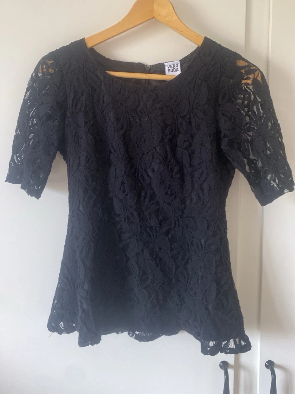 Svart spetsblus från Vero Moda