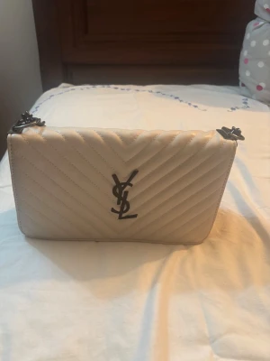 Ysl handväska  - Saint lauren handväska okej skick