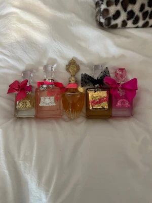 Juicy couture parfymer  - 5st juicy couture parfymer, tre av de är 100ml och de andra två är 50ml. Kom privat för fler bilder