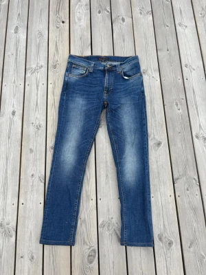 Nudie jeans - Säljer dessa snygga nudie jeansen i modellen ”lean dean”, storlek W29, L32!        De är i riktigt fint skick, inga defekter!         Hör gärna av dig vid funderingar😁