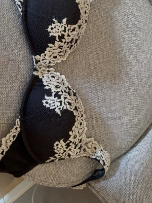 Superpushup-behå Gioia Pretty Flowers 80B - BH från intimissmi som köptes Januari 2025, är väl använd men är i gott skick. Säljer för den inte passar längre. 🥰 Nypris: 519kr