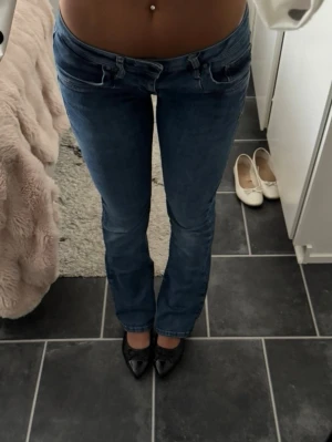 Blå low waist bootcut jeans ltb - Använda en gång, jättefint skick, storlek w26 l30