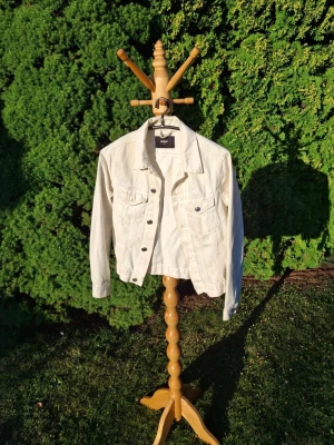 Jeansjacka från bikbok - Pris är diskuterbart. Kontakta gärna mig för vad som helst!