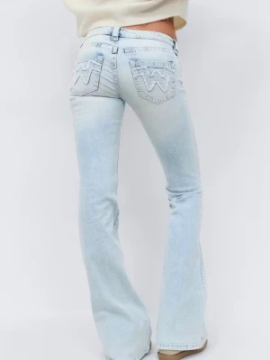 Gina tricot runway jeans  - jag säljer Gina runway jeans som jag har bara haft på mig sex gånger ,Den är nästan ny men det finns ett nästan stora slitande hål nere på footen man kan typ säga 