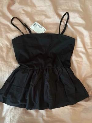 oanvänd ballong topp - svart peplum topp som aldrig använd, xxs men passar xs/s