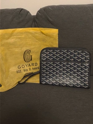 Goyard necessär väska - Hej säljer en necessär väska från goyard skick 10/10 ny hör av er för mer info //