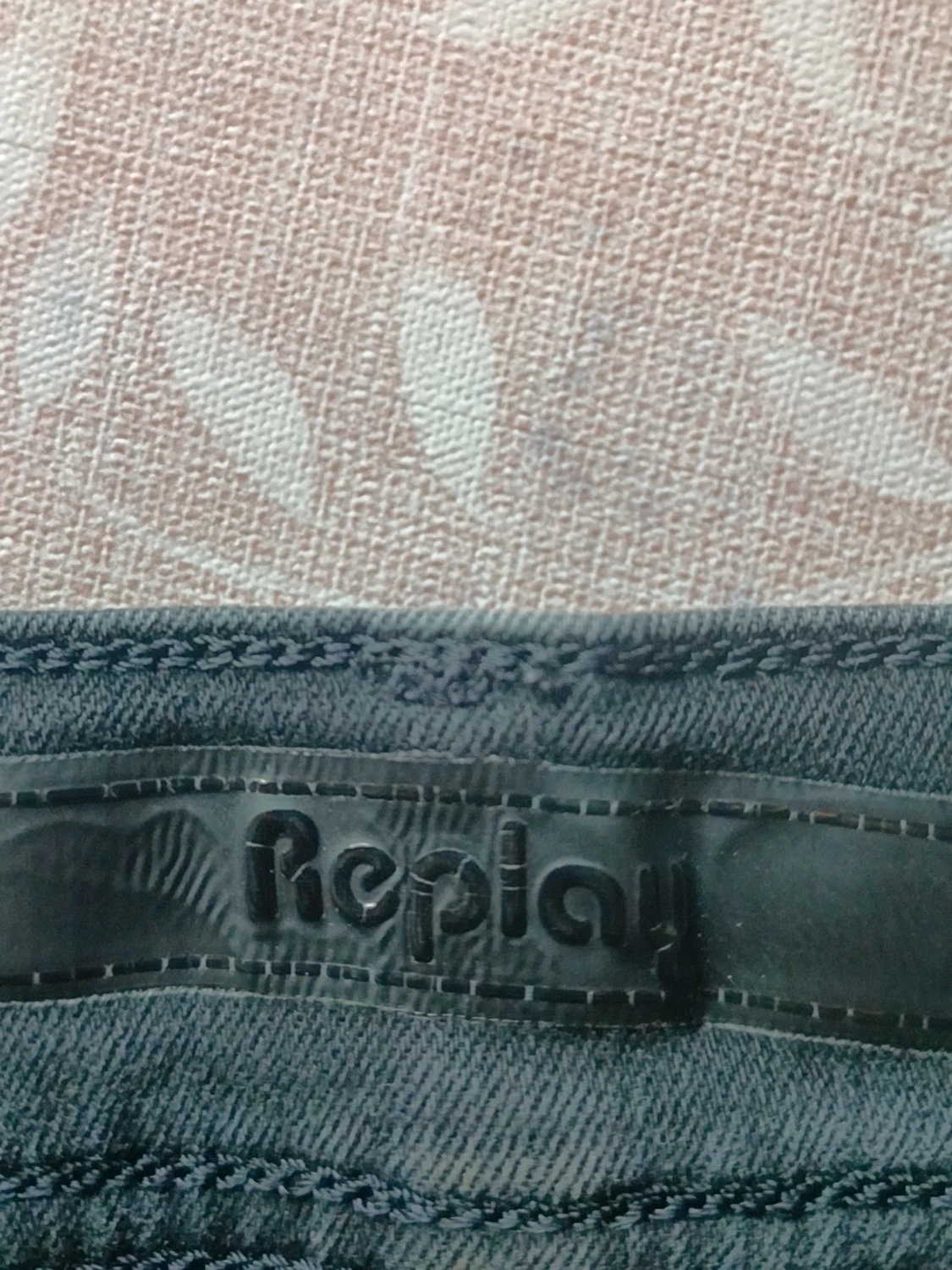 Svarta raka jeans med fem fickor, det är Replay jeans - 2