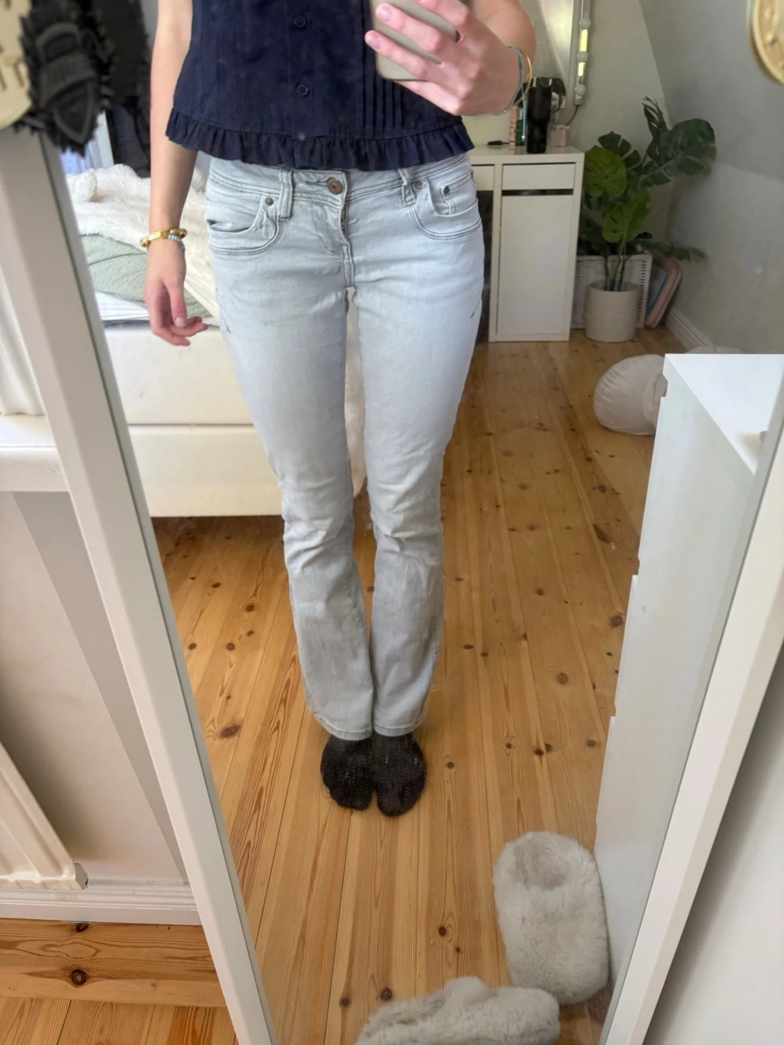 Ljusgrå bootcut jeans