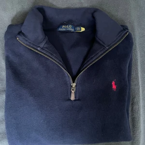 Ralph lauren halfzip  - Ralph Lauren halfzip i storlek S i bra skick | nypris: 2100kr jag säljer för 699 |