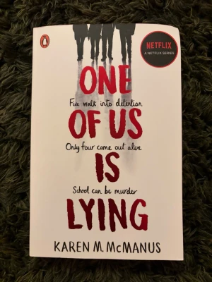 One of us is lying av Karen M. McManus - One of us is lying av Karen M. McManus