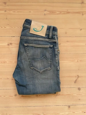 Jacob Cohën Jeans - Säljer nu dessa stilrena Jacob Cohën jeans i den populära modellen 622. Jeansen är i storlek 29, passar även dig som har 30. Hör dig av dig frågor🤗