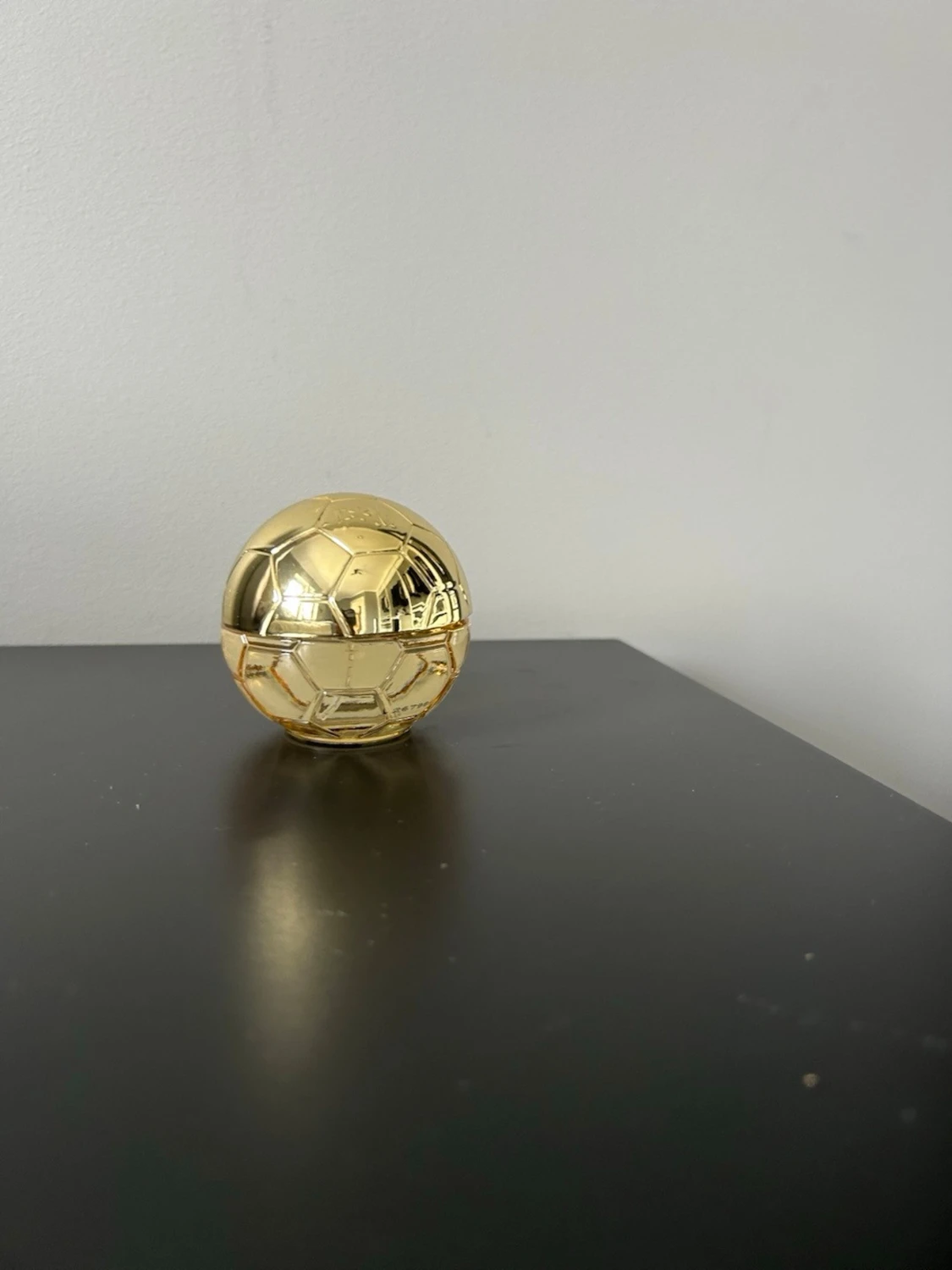 Guldfärgad parfymflaska i bollform - 1