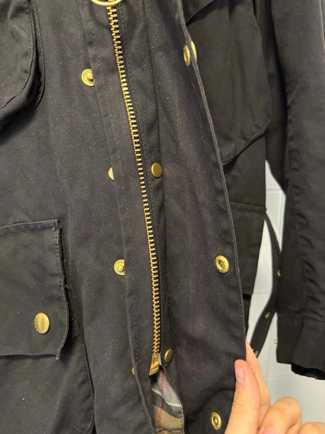 Svart vaxad jacka från Barbour - 5