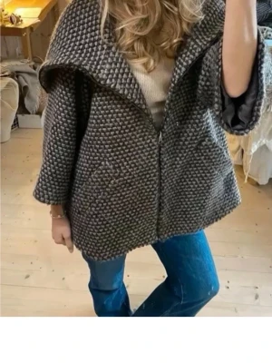 SÖKER! ZARA Grå oversize stickad kofta - SÖKER DENNA KAPPA