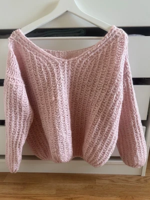 Ljusrosa stickad tröja i mohair mix  - Rosa stickad tröja i mohair mix🤍                                  S/M