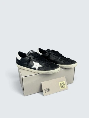 Golden Goose Superstar Skor - Skick: 8,5/10. | Ingår:Skor, Box och pass . | Nypris: +- 5800 SEK. | Givetvis äkta! Hör av er vid frågor.