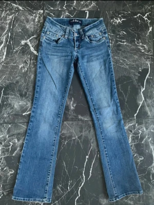 G rise jeans - Säljer dessa lågmidjade bootcut jeans från G Rise i storlek xs. Fint skick och skön passform. Hör gärna av dig vid frågor.