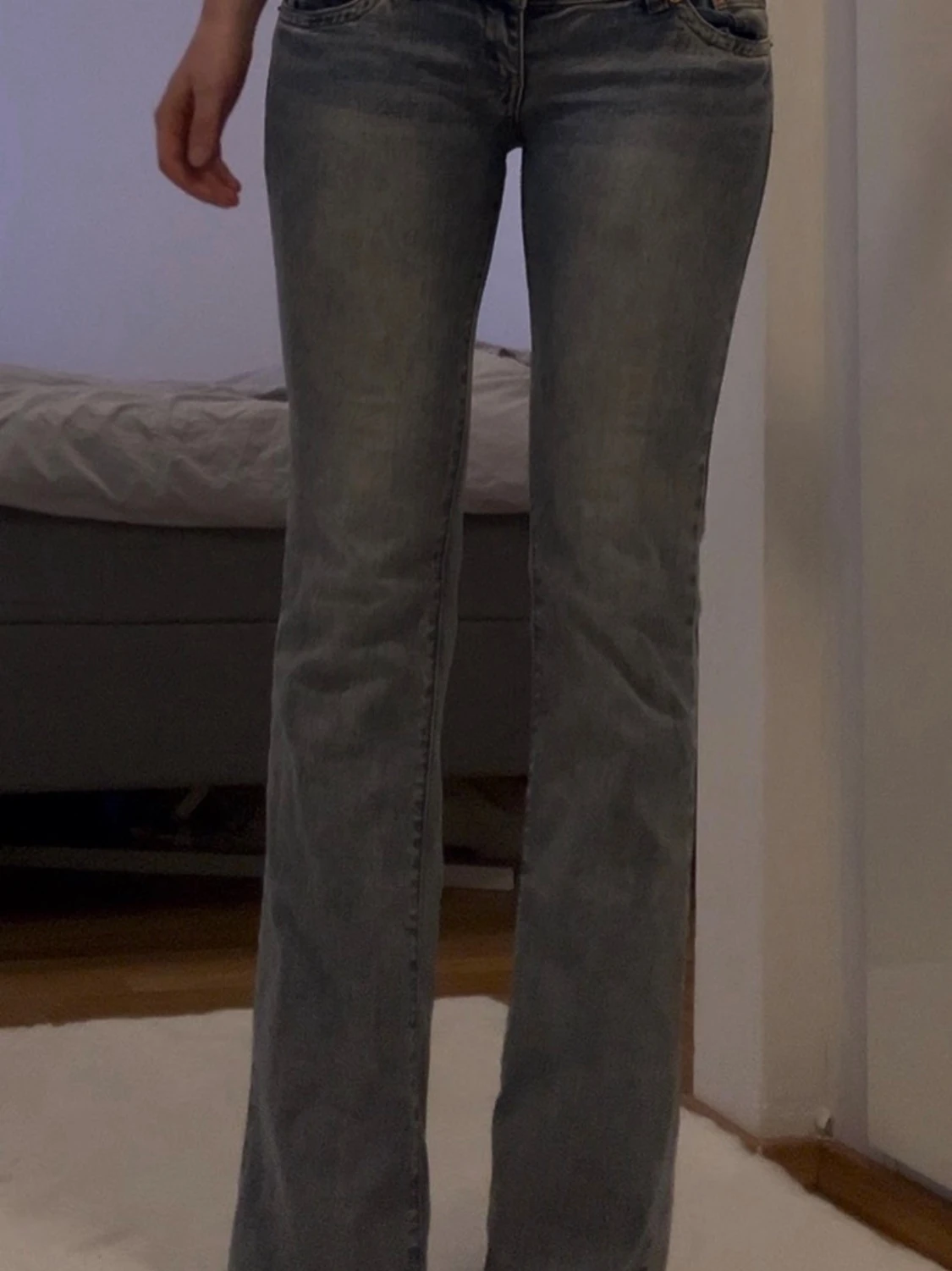 Ljusblå bootcut jeans med låg midja - 1