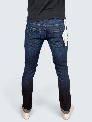 Dondup George Jeans (NYA) - Skick: 10/10, aldrig använd. | Ingår: Allt OG. | Nypris: +- 3500 kr. | Modellen är 183cm lång. | Givetvis äkta! Hör av er vid frågor!