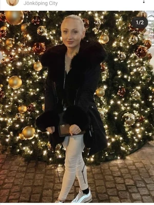 Fatima parker jacka - Välanvänd varm jacka med äkta päls storlek S.